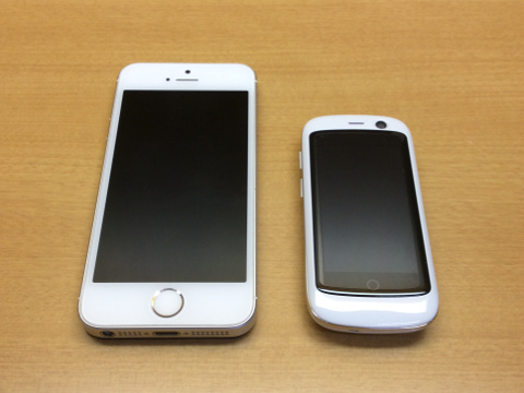 iPhone SEとJelly Proとのサイズ比較